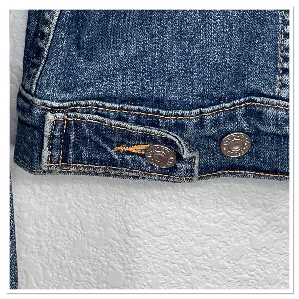 Levi's Women's Classic Blue Jean Jacket Sz M Cotton Blend NWT - Picture 7 of 11